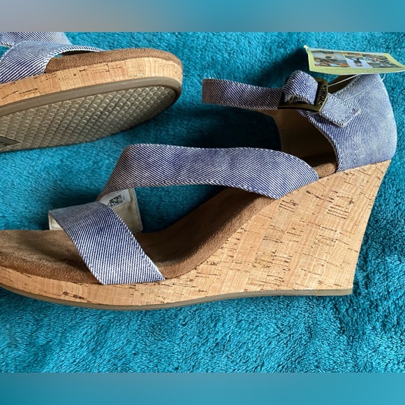 Toms Vegan Wedge Sandals - Picture 4 of 7